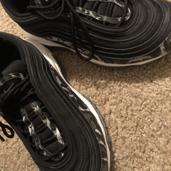 Nike shoes - Picture 4 of 4